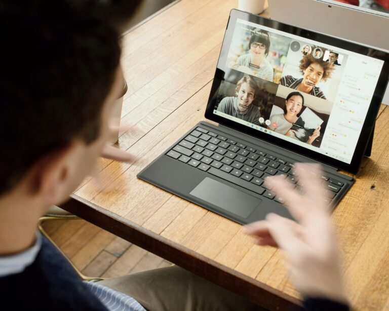 The Rise of Asynchronous Meetings: How to Stop Wasting Time on Live Video Calls